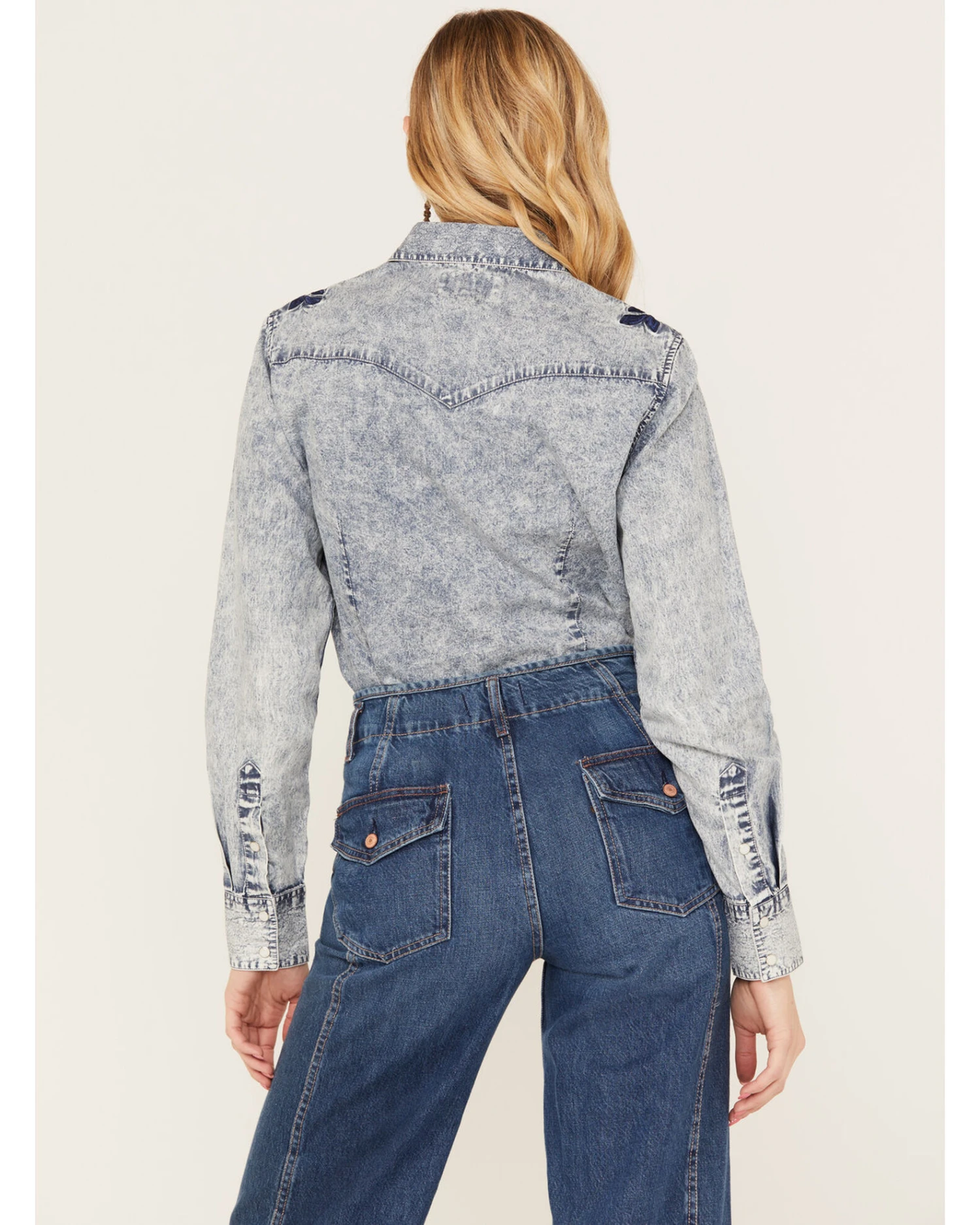 Panhandle Women's Medium Wash Floral Long Sleeve Pearl Snap Western Shirt 6 Panhandle Women's Medium Wash Floral Long Sleeve Pearl Snap Western Shirt - Image 4